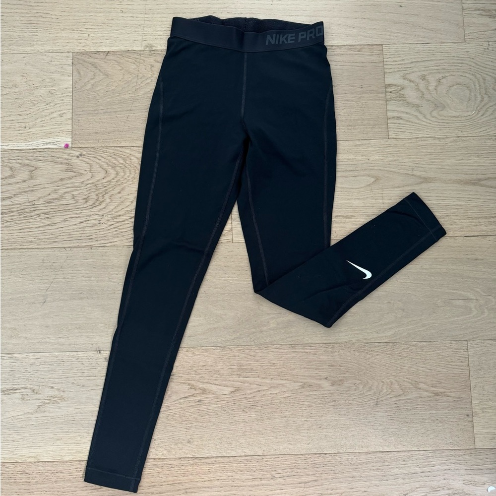 Small Nike yoga dri-fit leggings